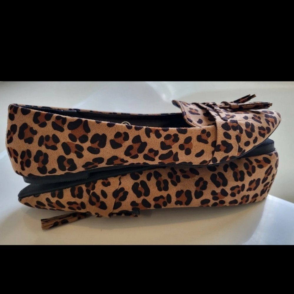 Refresh Animal Print Flats Womens (THESE FIT LIKE SZ 7) Size 8